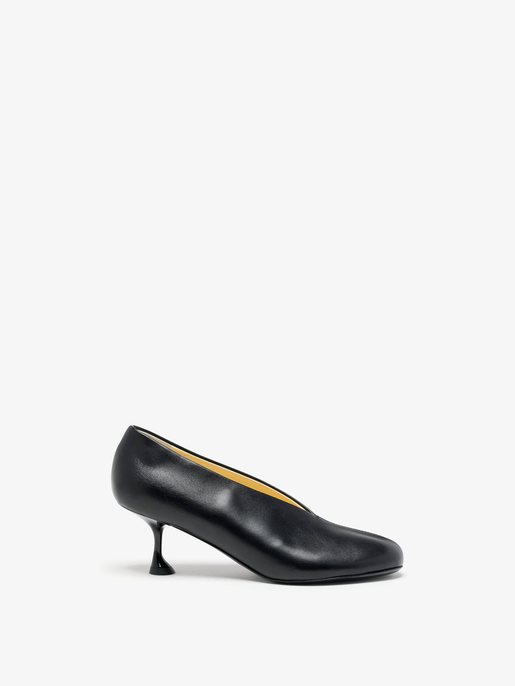Tee Women's Black Pumps | Nappa Leather, Closed Toe Heels 0