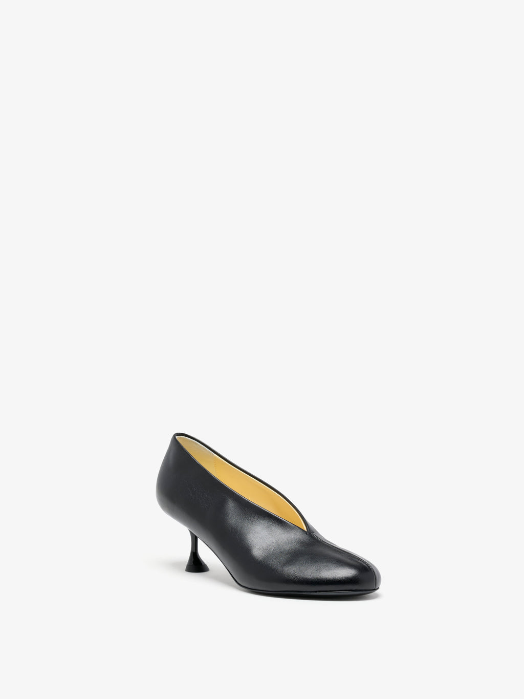Tee Women's Black Pumps | Nappa Leather, Closed Toe Heels 1